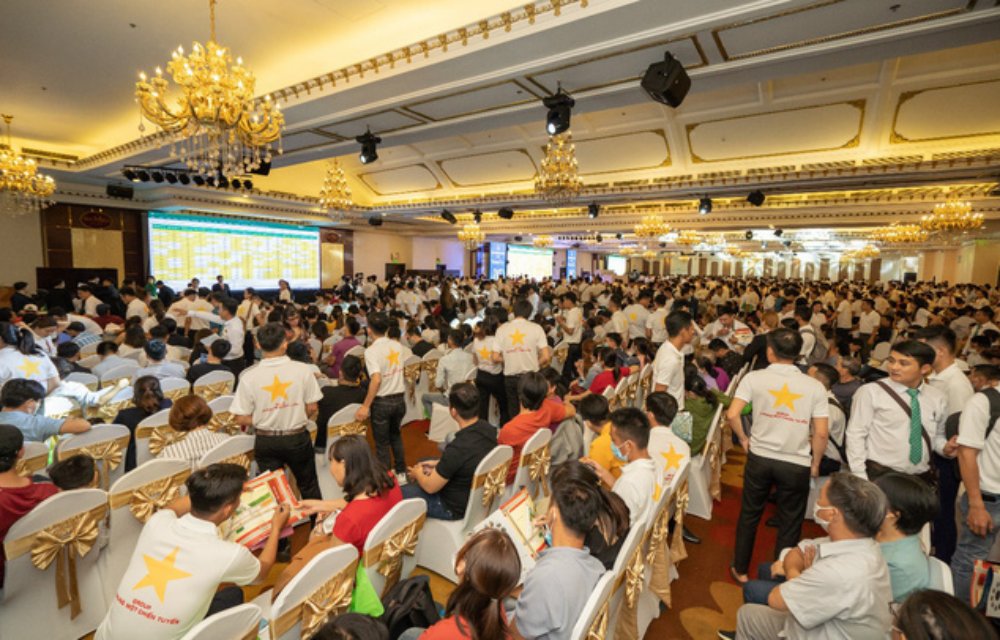 Hơn 2.000 khách hàng tham gia buổi mở bán dự án Thăng Long Central City (17/4/2021)